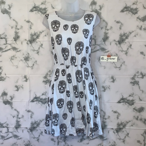 NWT Skull Pattern Dress By Divided - Picture 1 of 15